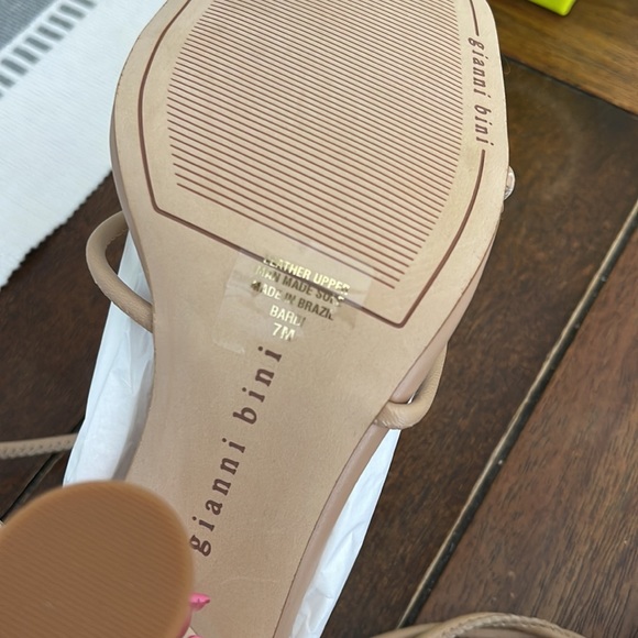 NWT Women’s nude size 7 Gianni Bini heels - Picture 5 of 5